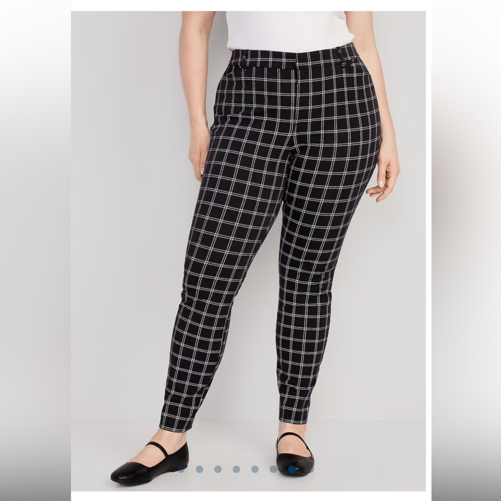 OLD NAVY High Waisted Pixie Pants in Windowpane Print with Secret Slim Pockets
